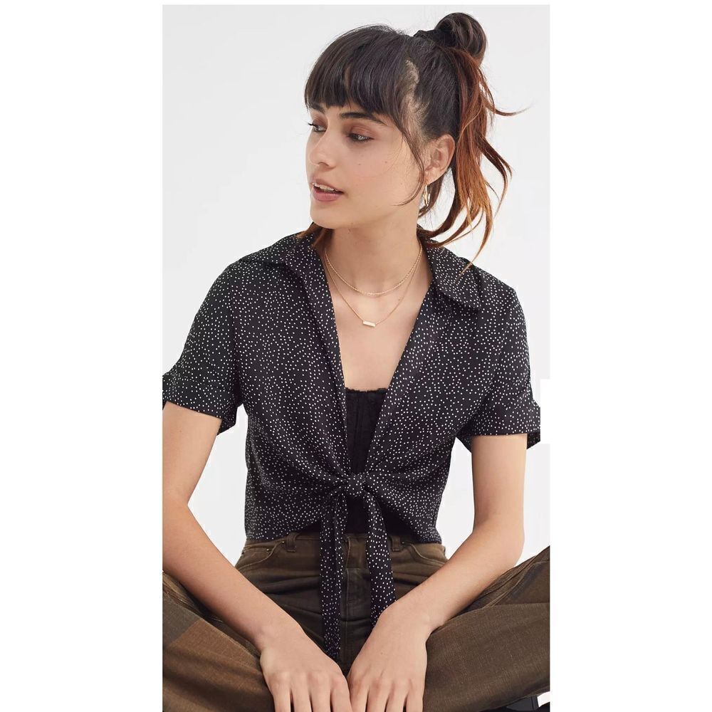 Urban Outfitters Tie-Front Short Sleeve Cropped Top black white Med